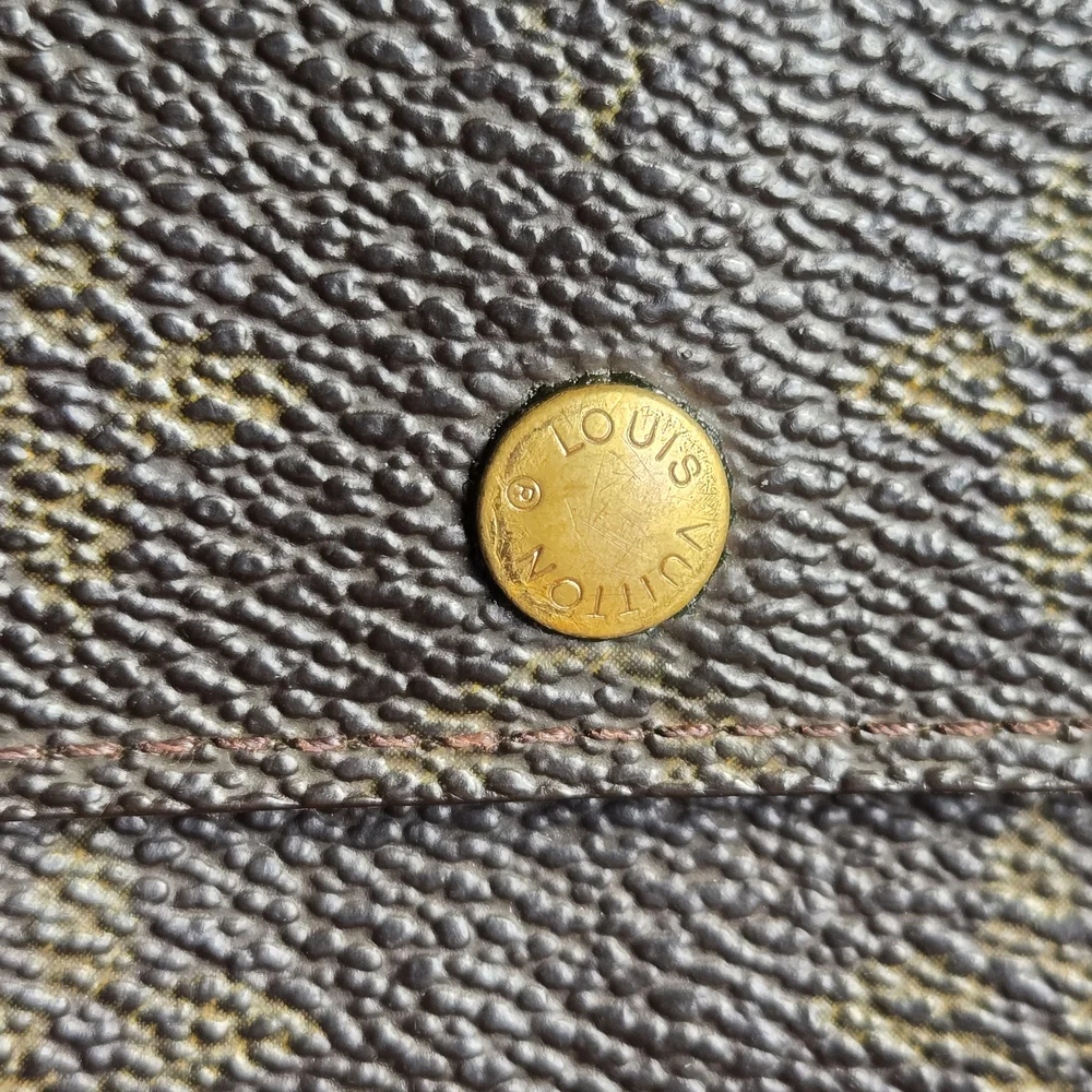 Louis Vuitton Monogram Sarah Wallet - Picture 5 of 13